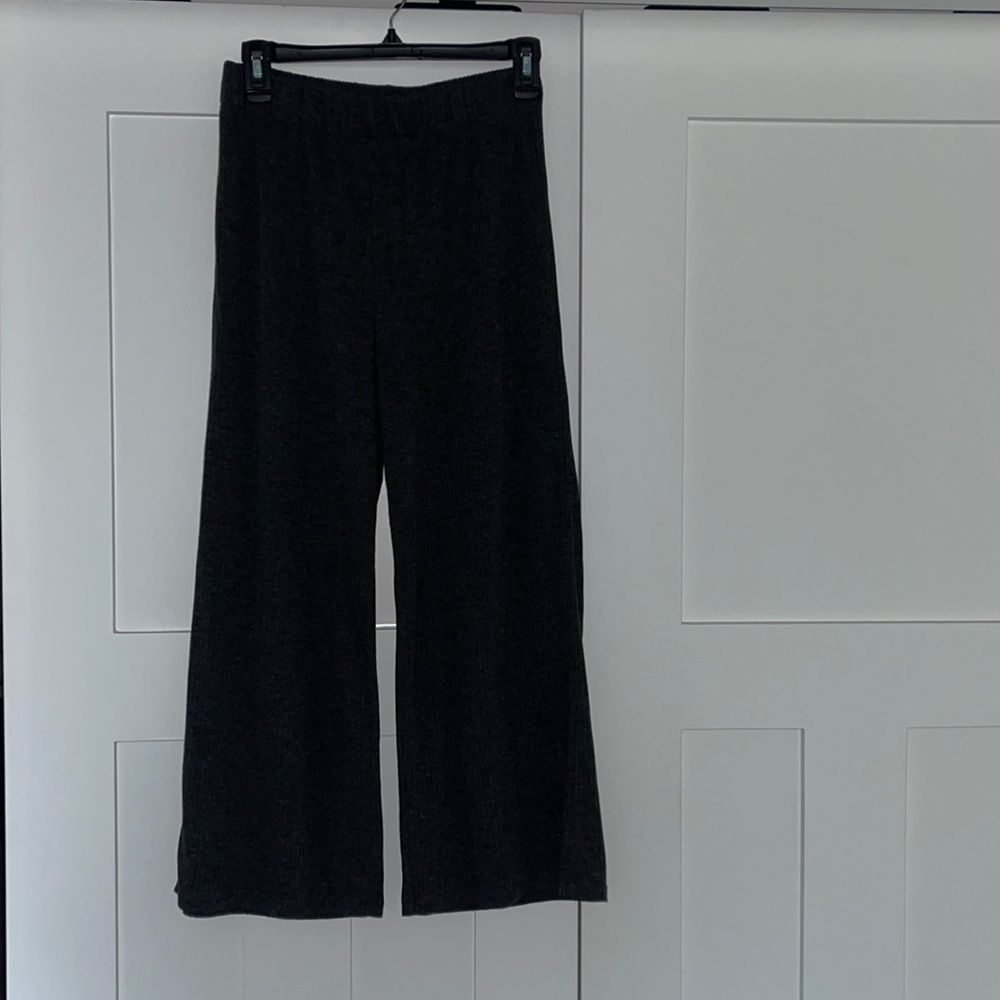 Grey Capri joggers, size small
